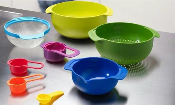 رفع بوی بد از ظروف پلاستیکی منزل